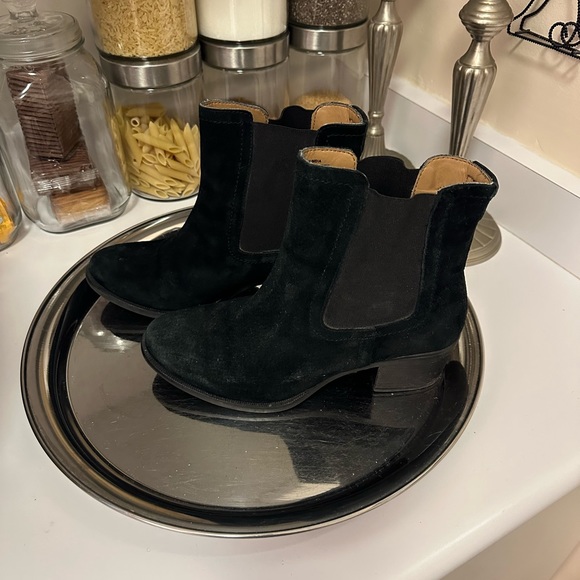 [♦️🧾SOLD] Hush Puppies Chelsea Suede Boots - Picture 2 of 5